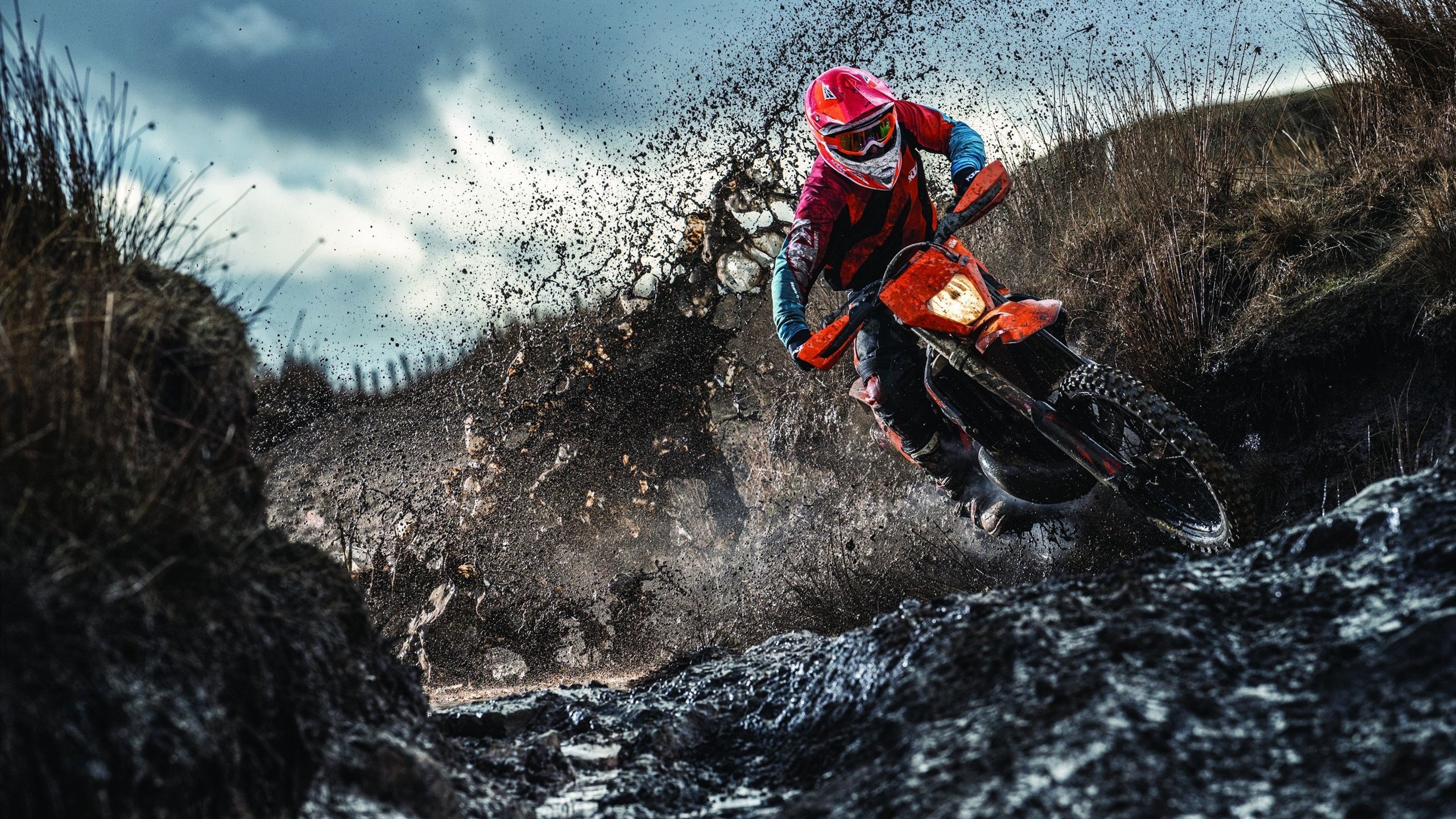 “撒哈拉四大超马”总决赛 沙尘暴突袭赛段 赛事被迫缩短距离